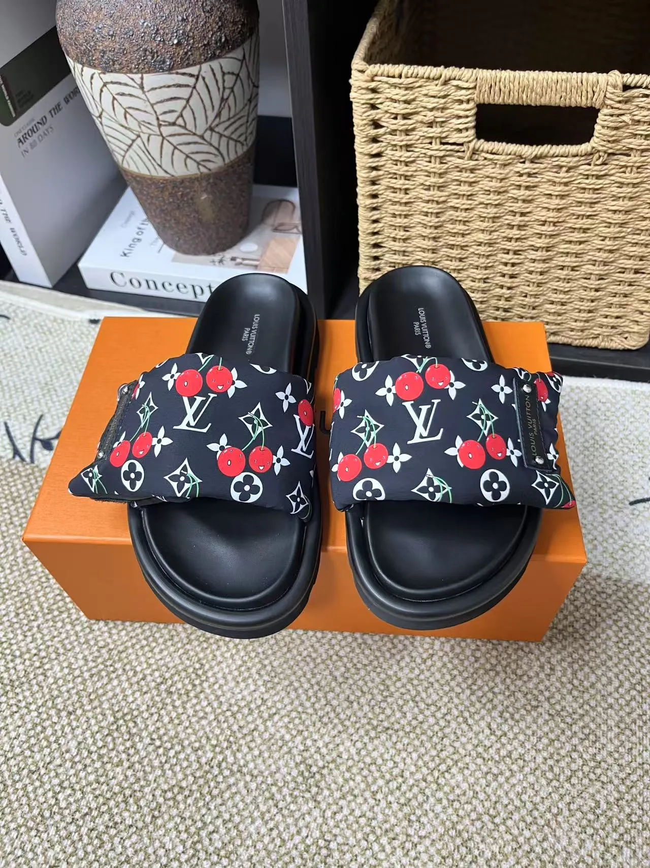 P340 yuan LV Louis Vuitton Full of high-end feel! A popular model among bloggers at home and abroad, it’s retro and fashionable, and looks stunning on your feet! Mainly recommended model on the official website★ ━━━━━ ЅᏇєєt ━━━━━ ▪️Upper: original calfskin ➕5D printing process ▪️Inner: imported mixed sheepskin ▪️Outsole: original molded foam outsole ▪️Size: Female 35-40 Men's 39-44 (women's 41 men's 45)